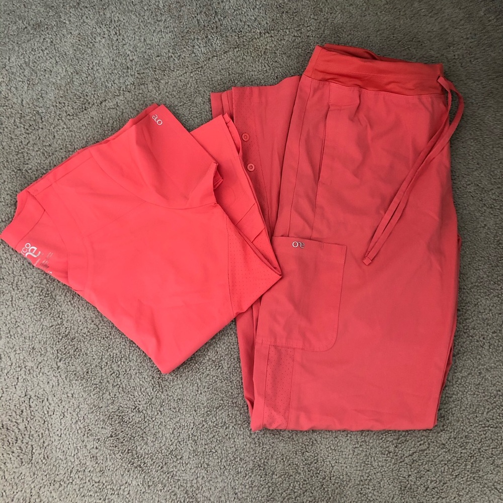 Barco One scrubs - Picture 1 of 7
